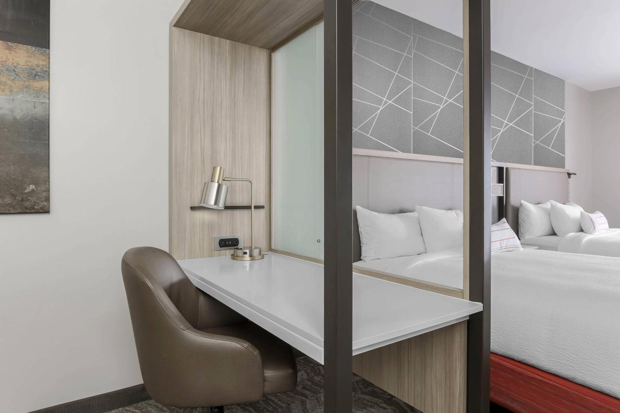 Hotel Vista Sierra Оубърн Екстериор снимка
