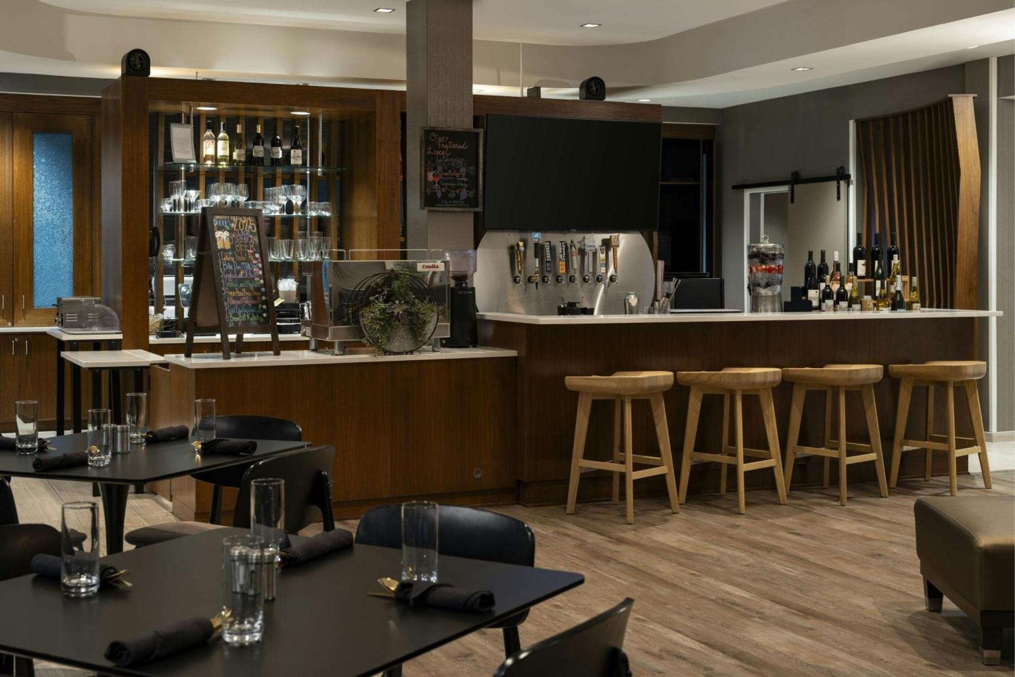 Hotel Vista Sierra Оубърн Екстериор снимка